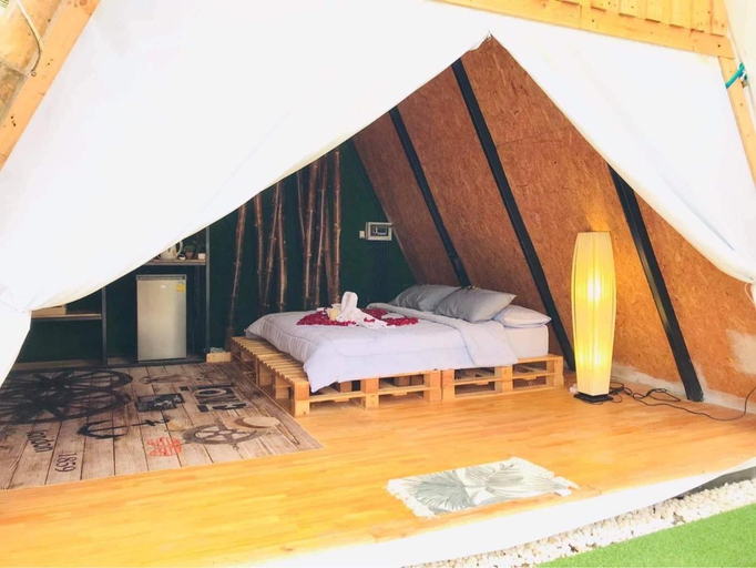 Bedroom 3, Bridge Hill Cafe Glamping, Phanom