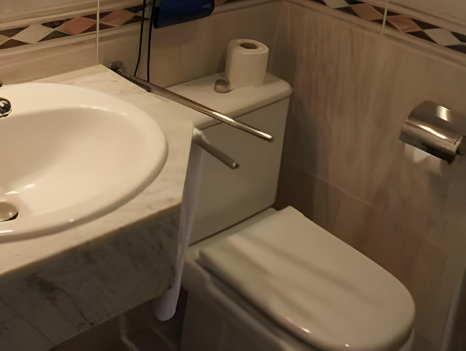 Bathroom 5, Hotel Port Mahon, Baleares