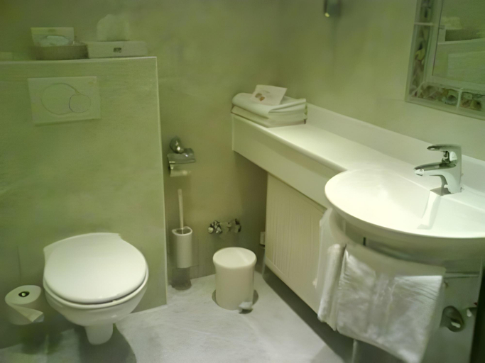 Bathroom 5, St Georg, Zell am See