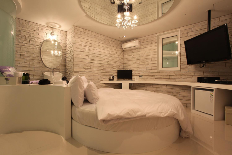 Bedroom 11