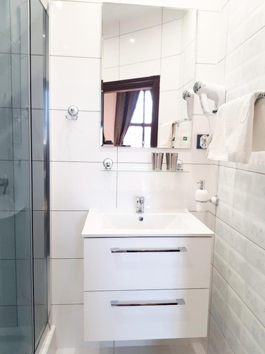 Bathroom 4, Zamek Joannitow, Świebodzin
