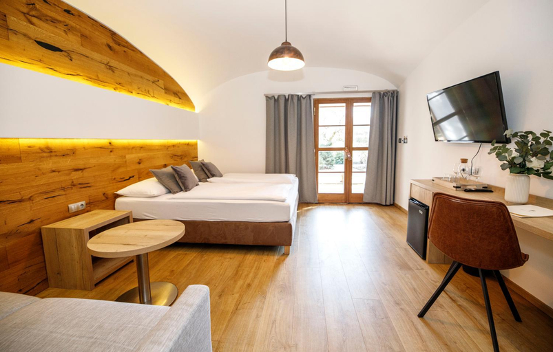 Bedroom 2, Dvur Pecinov, Benešov