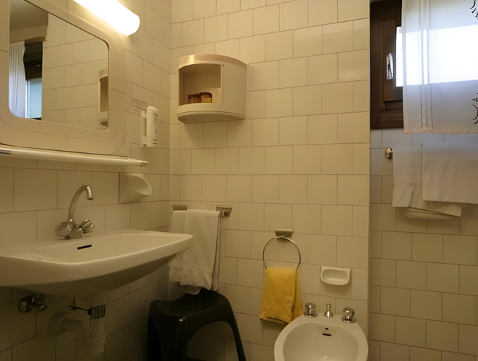 Bathroom 4, Hotel Residence Margherita, Sondrio