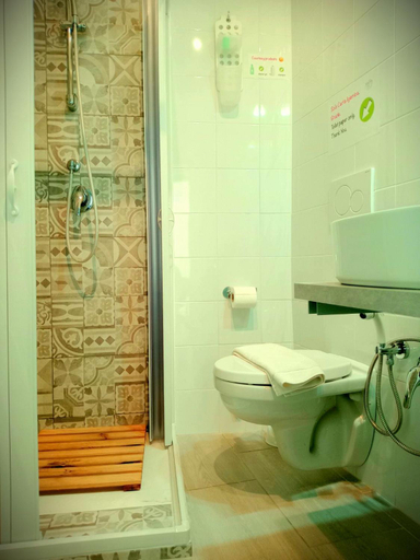 Bathroom 2, B&B Il Castello, Bari
