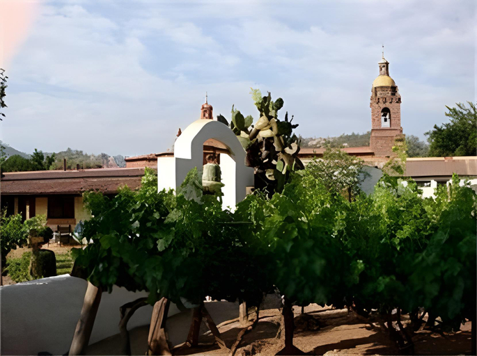 Exterior & Views