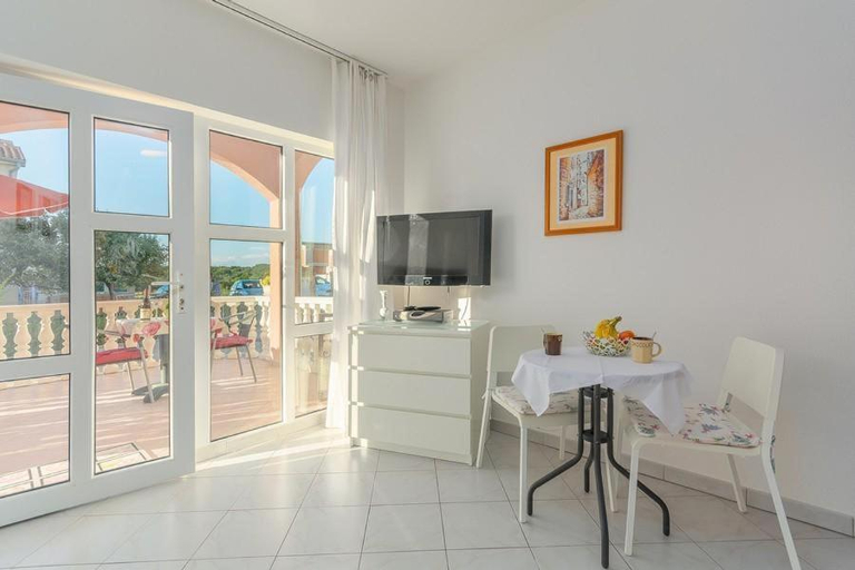 Others 4, Apartment Zora, Novigrad