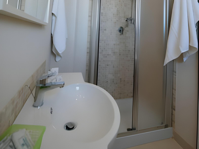 Bathroom 4, Hotel Doge, Rimini