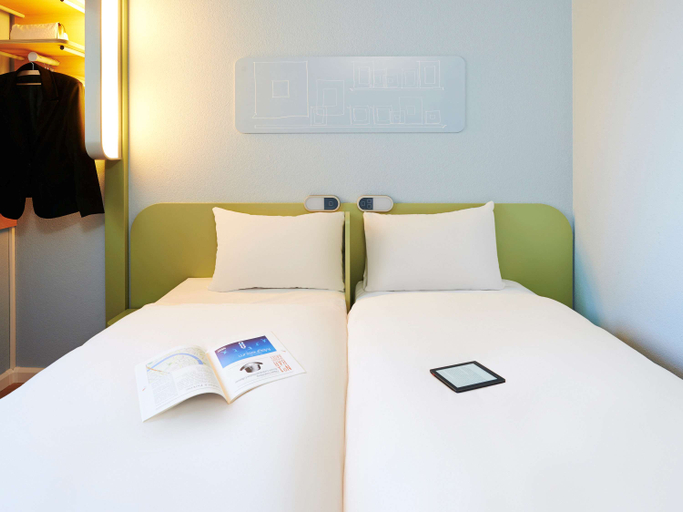 Bedroom 3, ibis budget Basel City, Basel