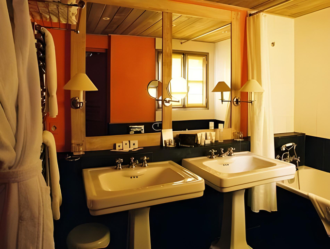 Bathroom 4, Les Sources de Caudalie, Gironde