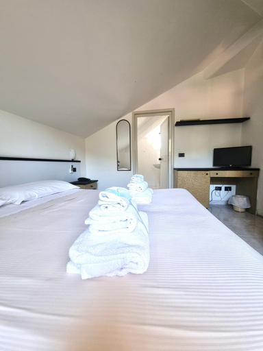 Bedroom 2, Hotel Garden Bocca di Magra, La Spezia