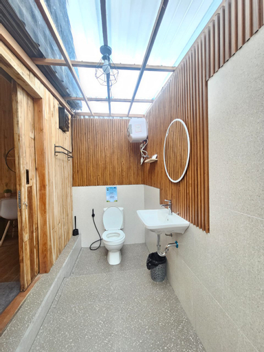 Bathroom 13
