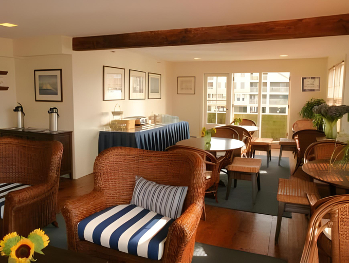 Others 5, Harborside Inn, Newport