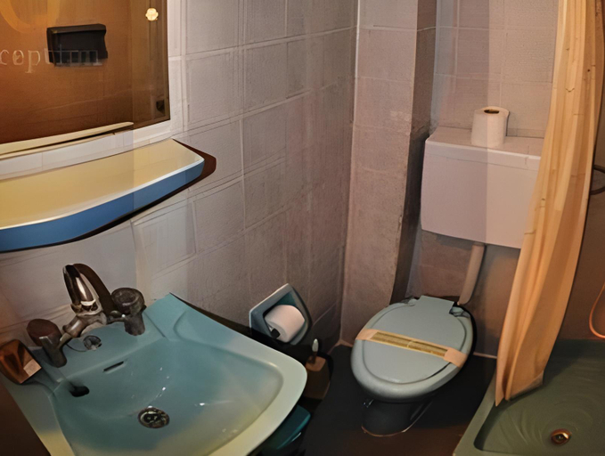 Bathroom 2, Aquarius Beach Hotel, Ionian Islands