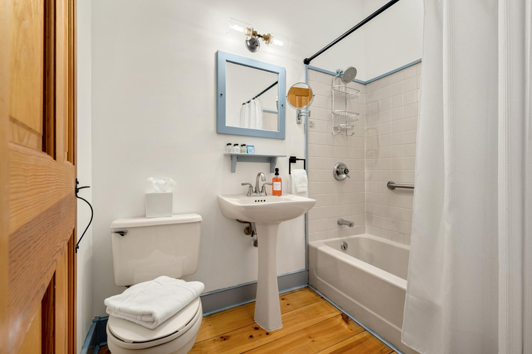 Bathroom 3, Inn at Silver Maple Farm, Columbia
