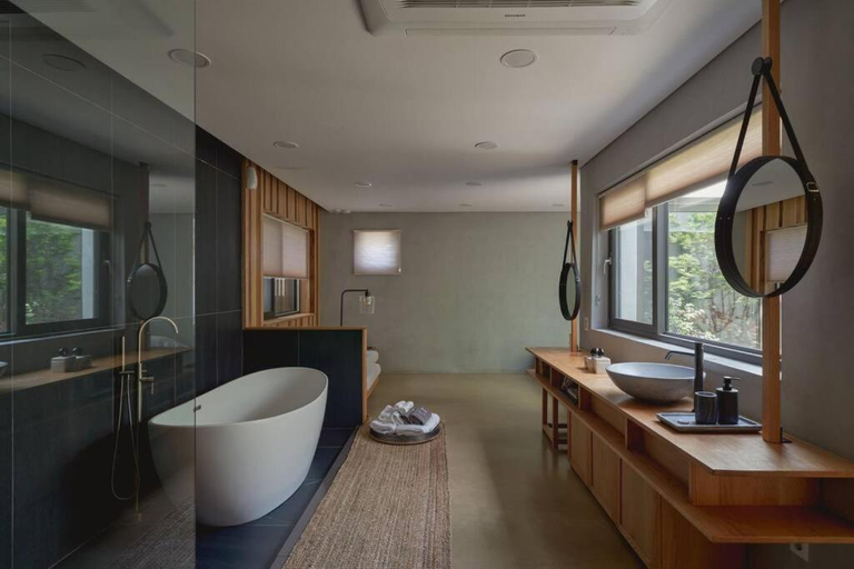 Bathroom 3, Scenery after Rain, Yangyang