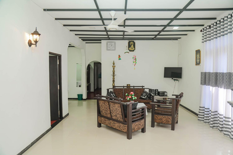 Others 4, Hirusha Villa, Hikkaduwa