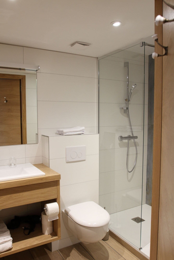 Bathroom 5, La ferme de Berlioz, Isère