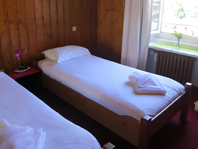 Bedroom 5, Hotel Le Chamonix, Haute-Savoie