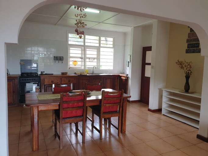 Food & Drinks, La Maison Hibiscus