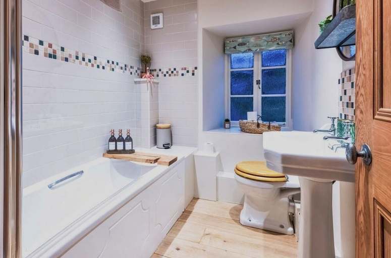 Bathroom 3, River Dance Cottage, North Yorkshire