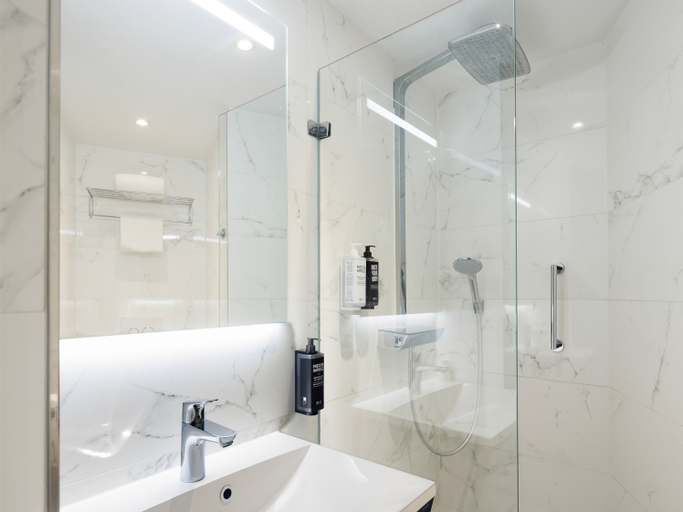 Bathroom 4, ibis Styles Amsterdam Central Station, Amsterdam