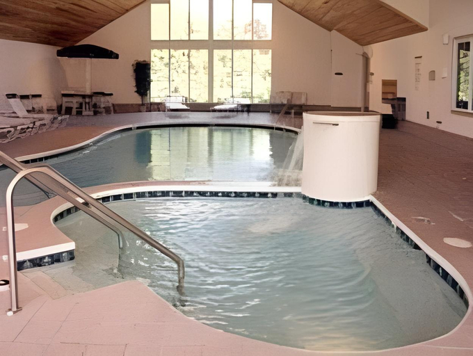 Sport & Beauty 2, Homestead Suites - Fish Creek, Door