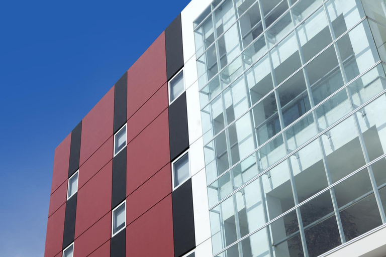 Exterior & Views 17