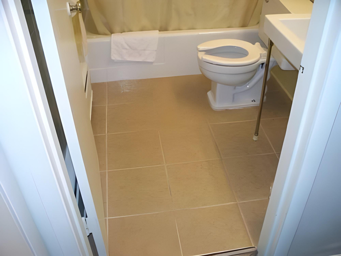 Bathroom 3, Dollar Inn, Somerset