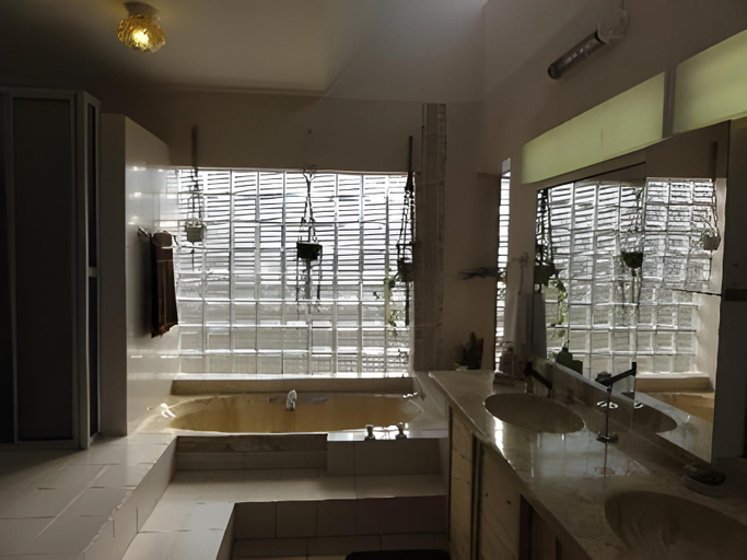 Bathroom 3, Acra-Retreat Mountain View Lodge, Nkangala