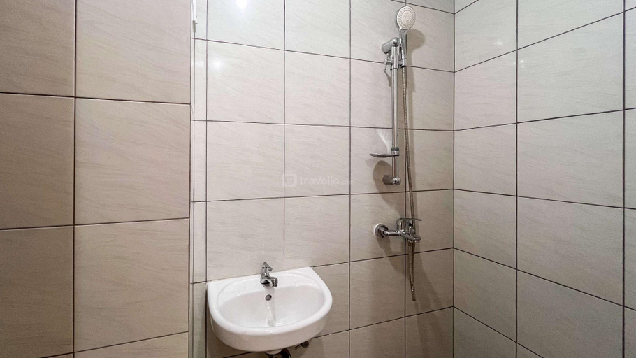 Bathroom 3, Cozy Stay No Kitchen Studio Bandaraya By Travelio, Makassar