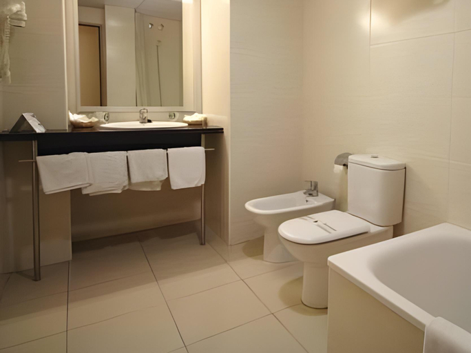 Bathroom 4, AQUA Hotel Nostre Mar Apartaments, Barcelona