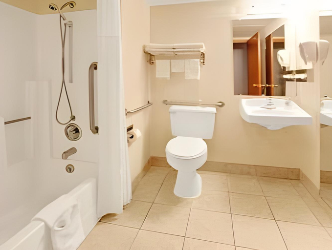 Bathroom 4, Super 8 by Wyndham Longmont/Del Camino, Weld