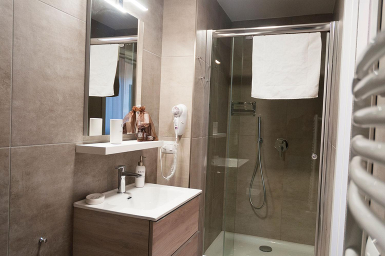 Bathroom 7