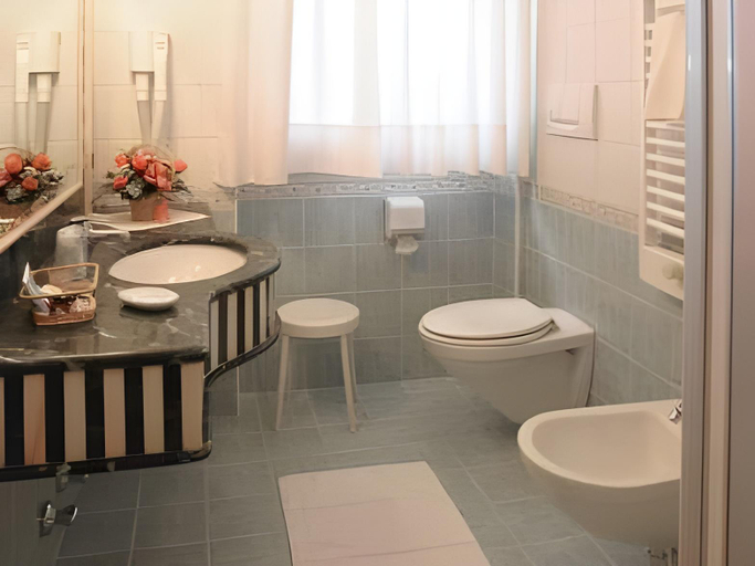 Bathroom 4, Hotel Barance, Belluno