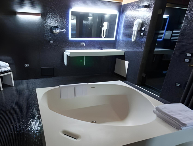 Bathroom 2, Villa Solaris Hotel Residence, Vicenza