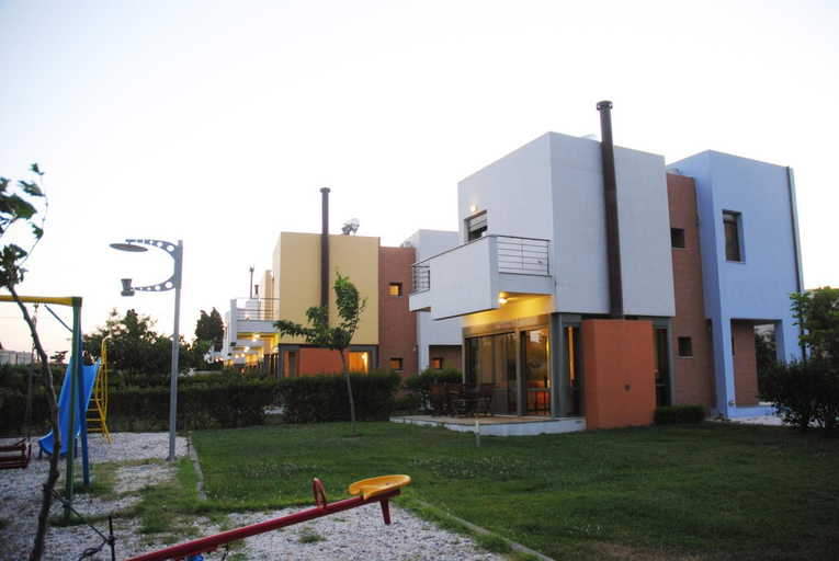 Exterior & Views