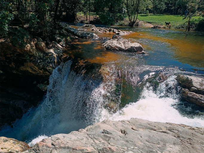 Others 2, Suite de Vidro com Cachoeira no Quintal, Antônio Carlos