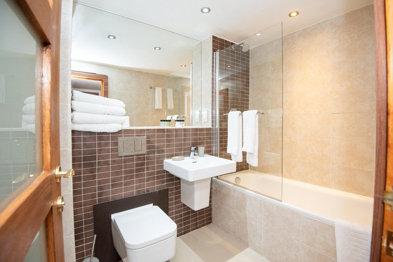 Bathroom 3, Le Grove Serviced Apartments, Hertfordshire