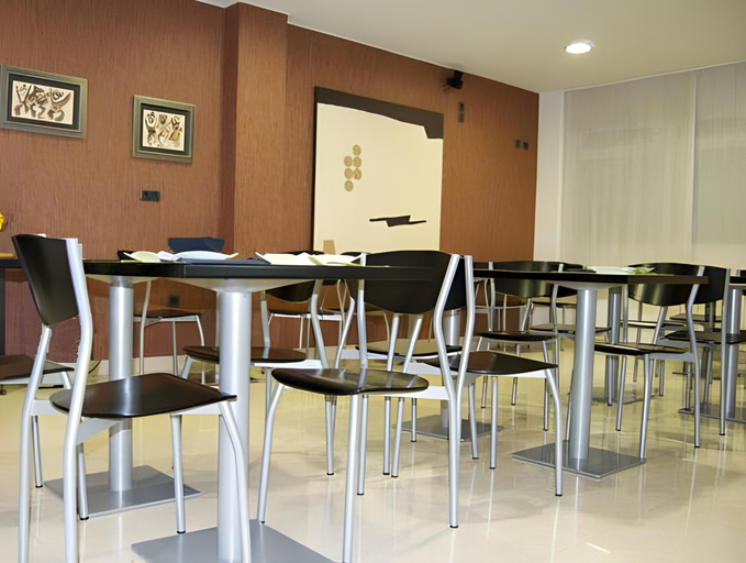Food & Drinks 5, Hotel Room, Pontevedra