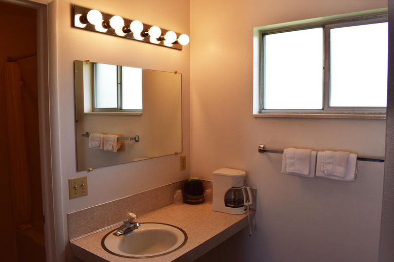 Bathroom 2, Jr Inn, Caribou