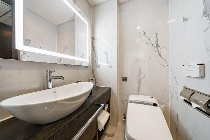 Bathroom 7