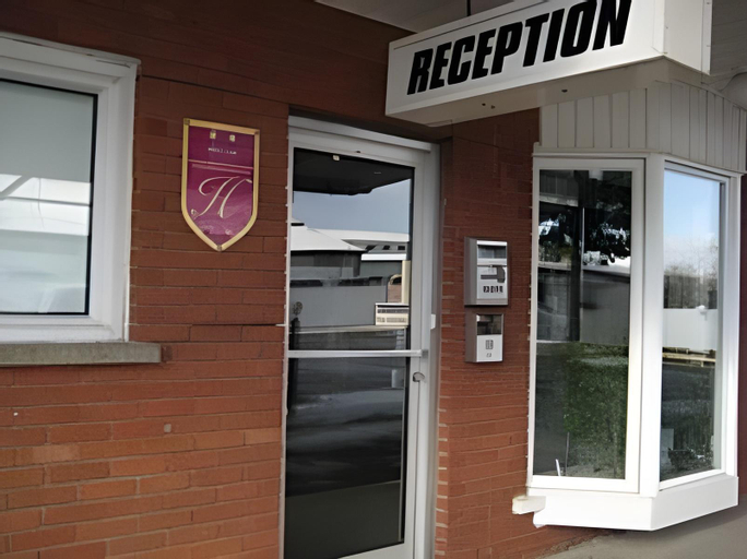 Motel R 100, Champlain