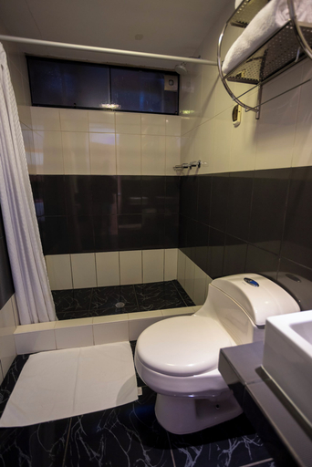 Bathroom 3, KUSKA MARISCAL, Cusco