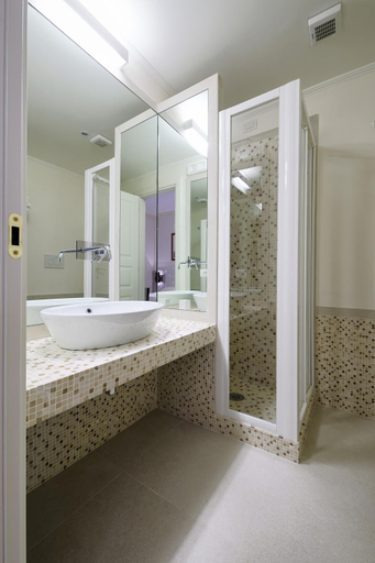 Bathroom 2, Lory House, Rome