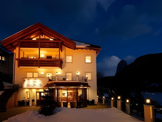 Exterior & Views 1, Hotel Grones, Bolzano