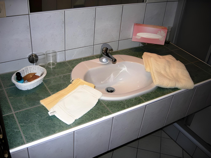 Bathroom 3, Aparthotel Philipp, Landeck