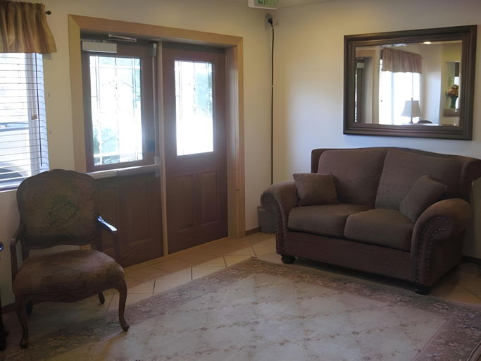 Public Area, Crest Trail Lodge, Lewis