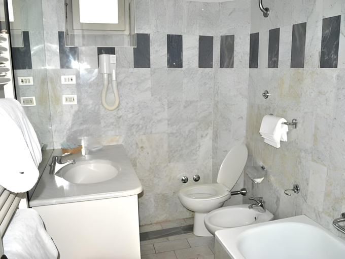 Bathroom 3, Novella House, Florence