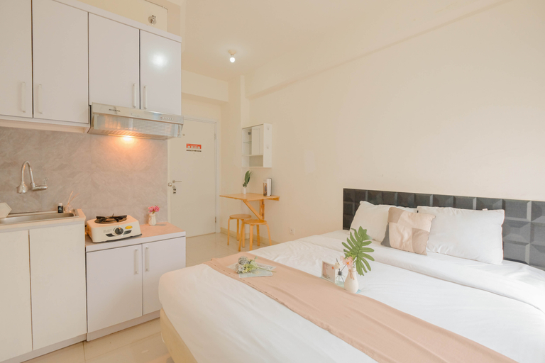 Bedroom 4, Cozy Studio with Direct Access to Mall at Green Pramuka Apartment By Travelio, Jakarta Pusat