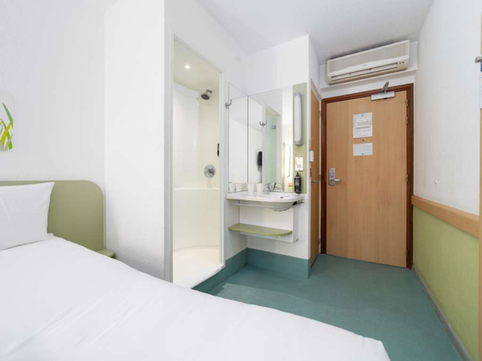 Bedroom 2, ibis budget Southampton Centre, Southampton